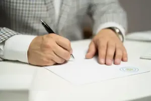 Kto płaci podatek od umowy zlecenia? Wyjaśniamy zasady